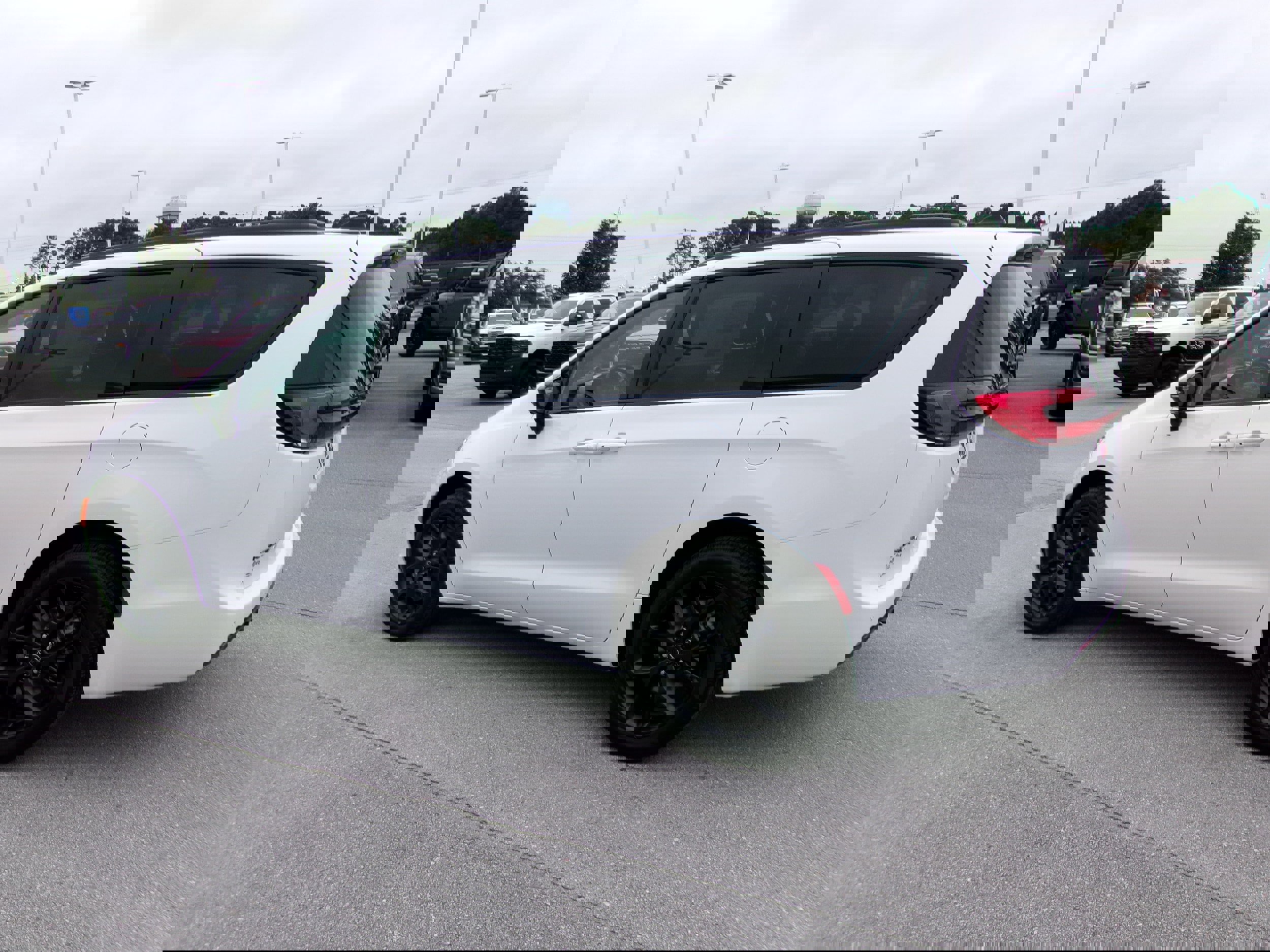 New 2026 Chrysler Pacifica Limited w/ S Appearance Package image 3