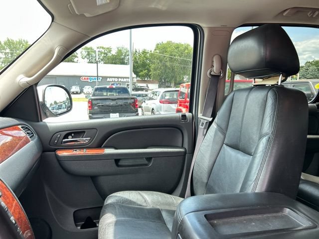Used 2012 Chevrolet Suburban LT w/ Luxury Package AWD/4WD image 30