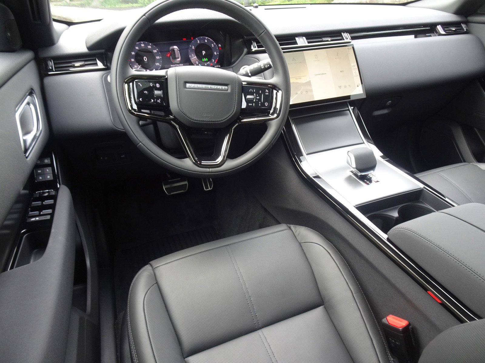 New 2025 Land Rover Range Rover Velar Dynamic SE image 22