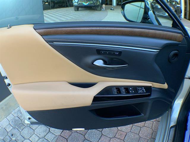 Certified 2025 Lexus ES 300h w/ Premium Package FWD image 13