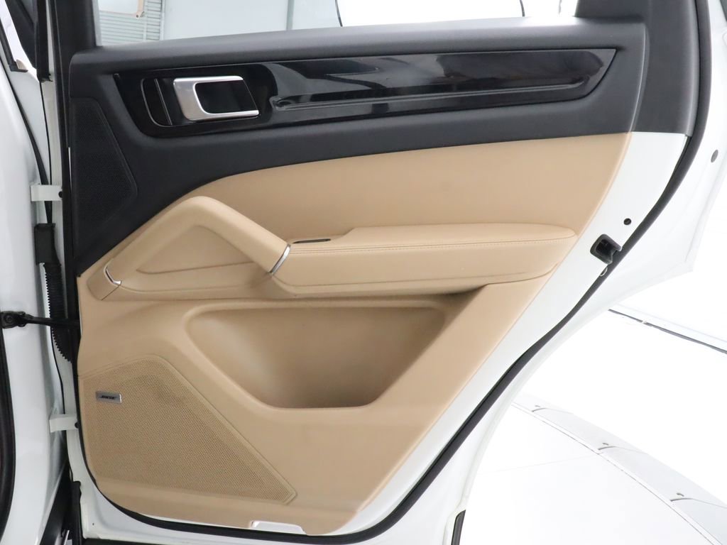 Used 2020 Porsche Cayenne AWD/4WD image 44