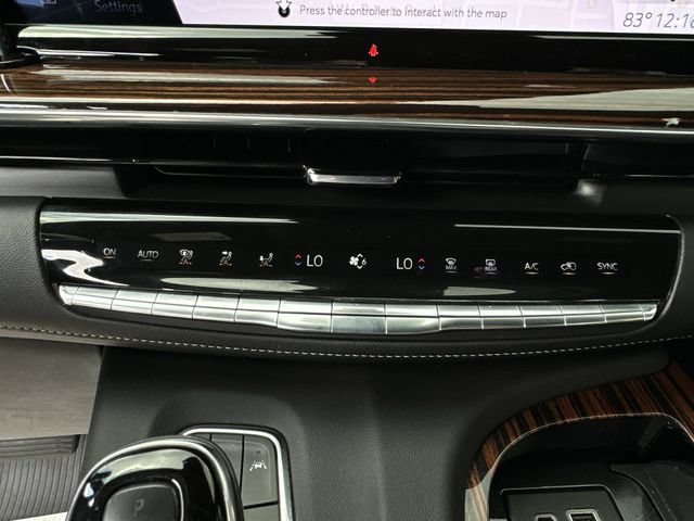 Used 2022 Cadillac Escalade Luxury w/ LPO, Illumination Package AWD/4WD image 27