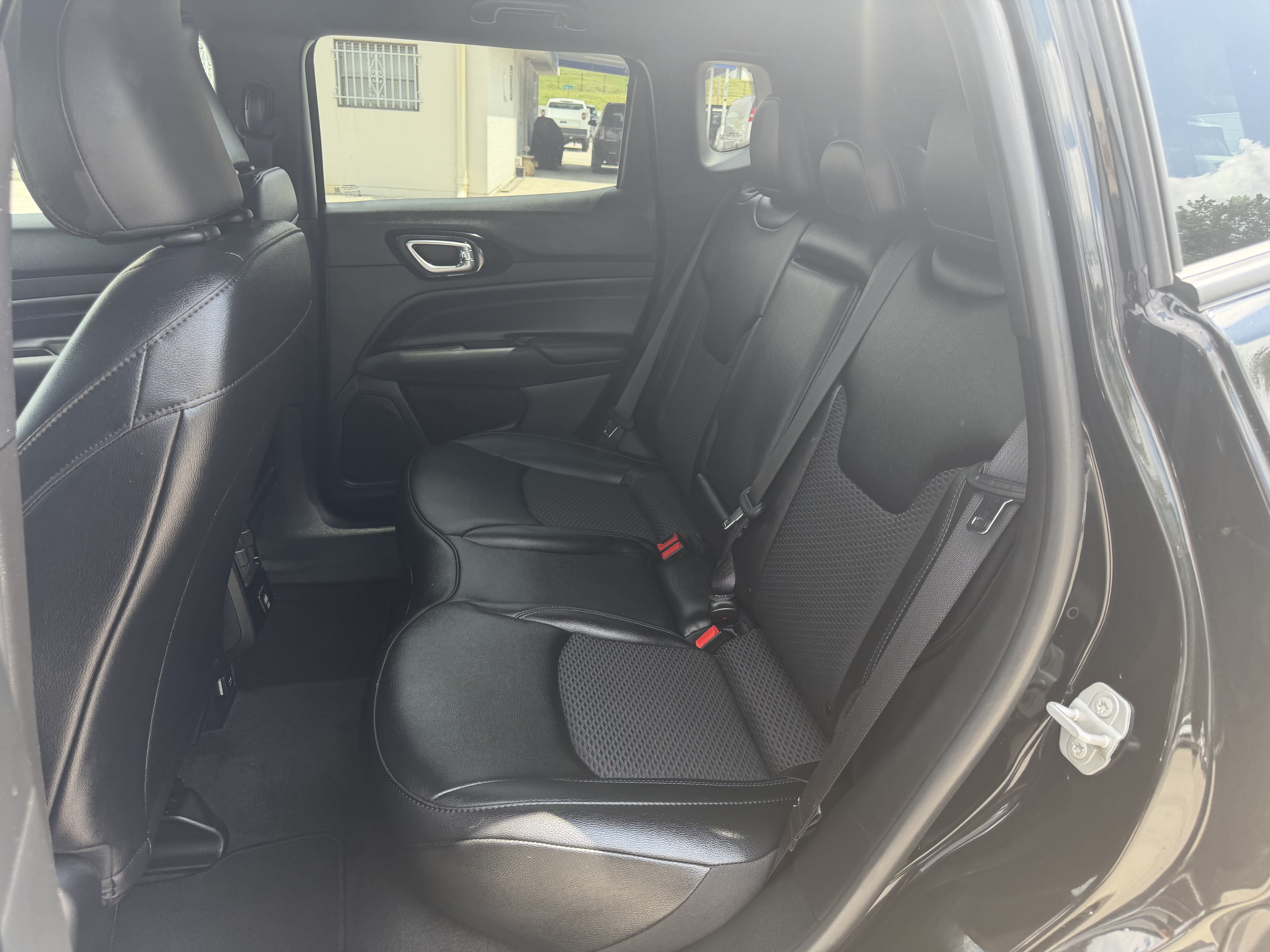 Used 2025 Jeep Compass Latitude w/ Altitude Special Edition AWD/4WD image 12