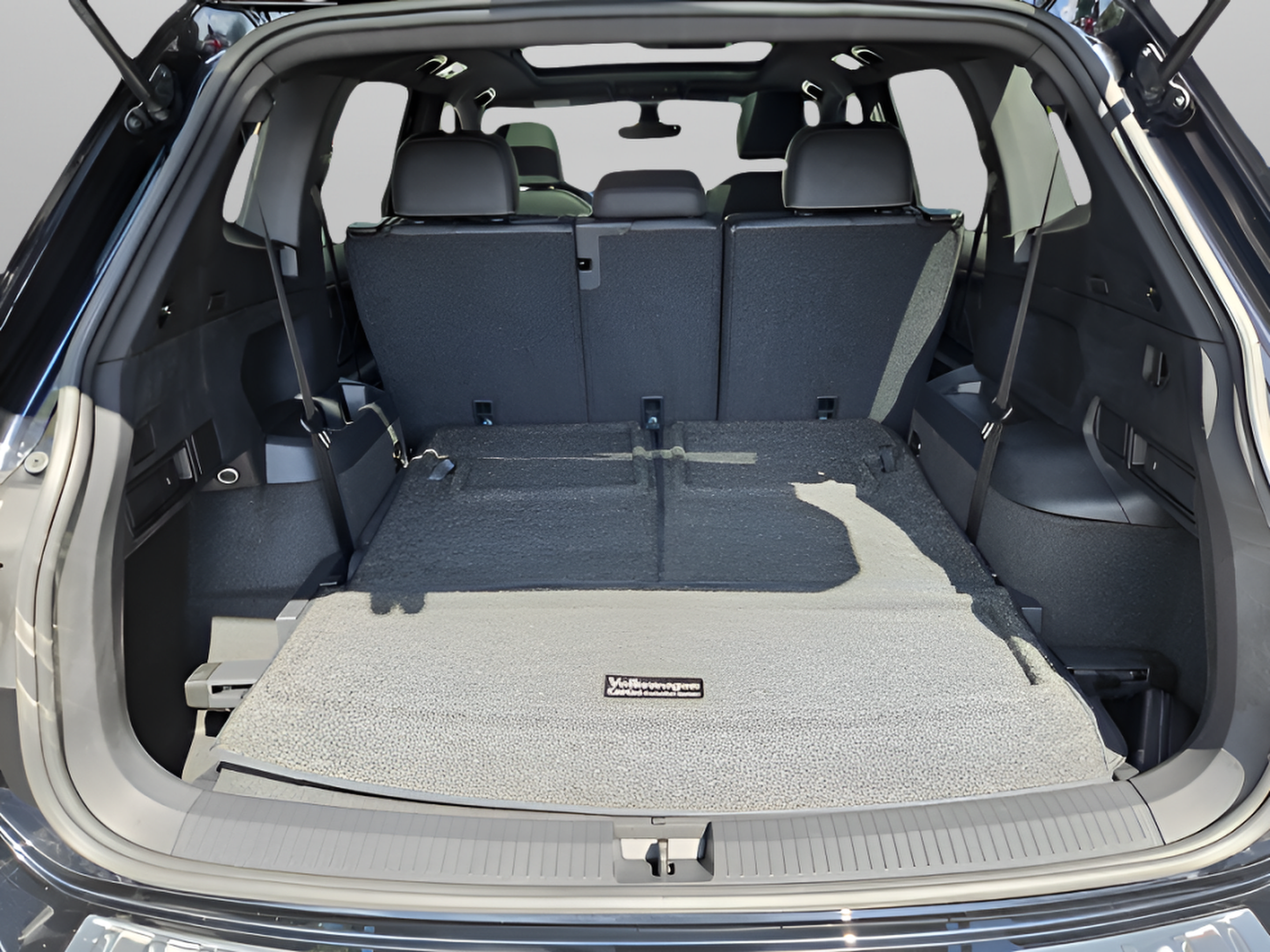 Certified 2023 Volkswagen Tiguan SE R-Line FWD image 24