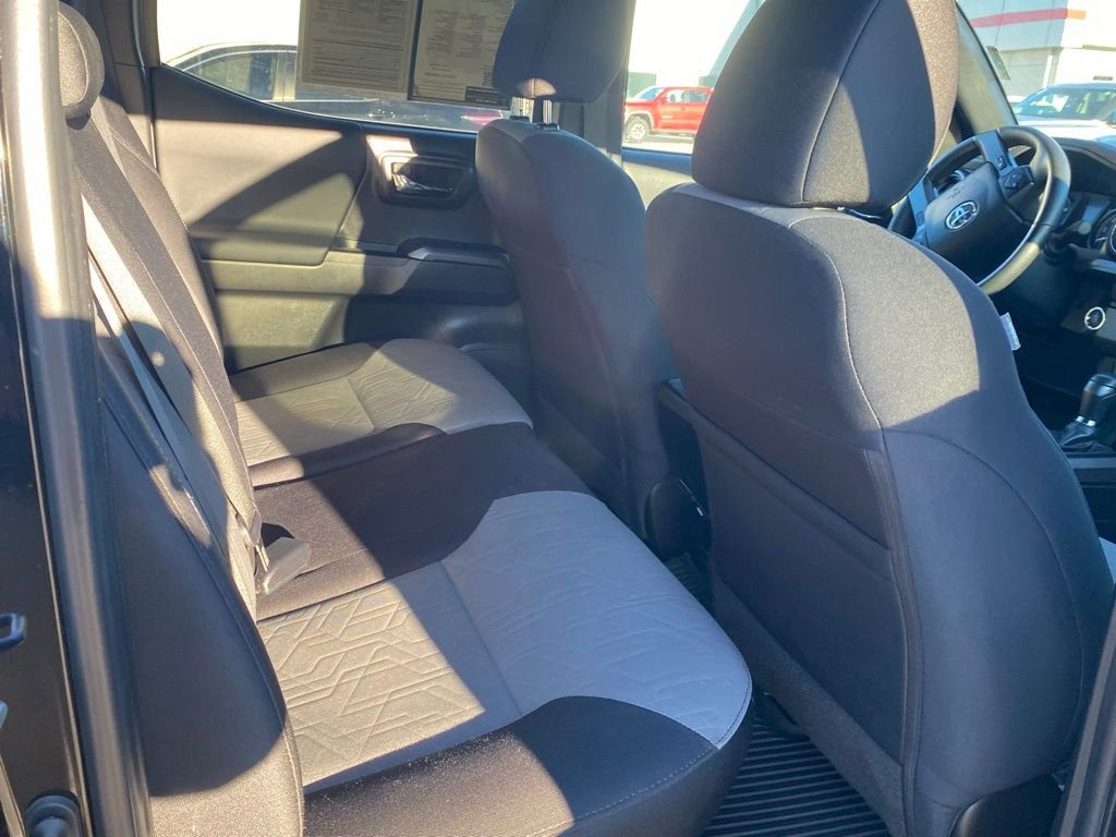 Used 2022 Toyota Tacoma TRD Off-Road image 16