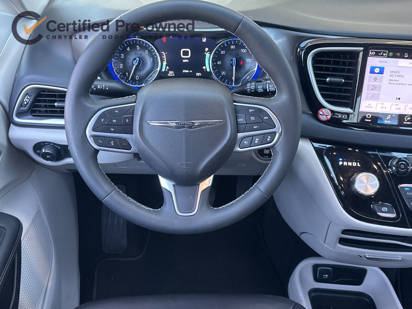 Used 2023 Chrysler Pacifica Touring-L FWD image 14