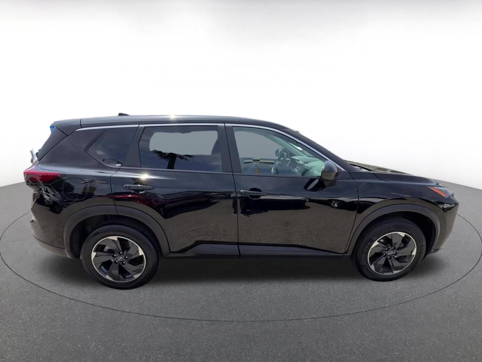 Used 2025 Nissan Rogue SV FWD image 16