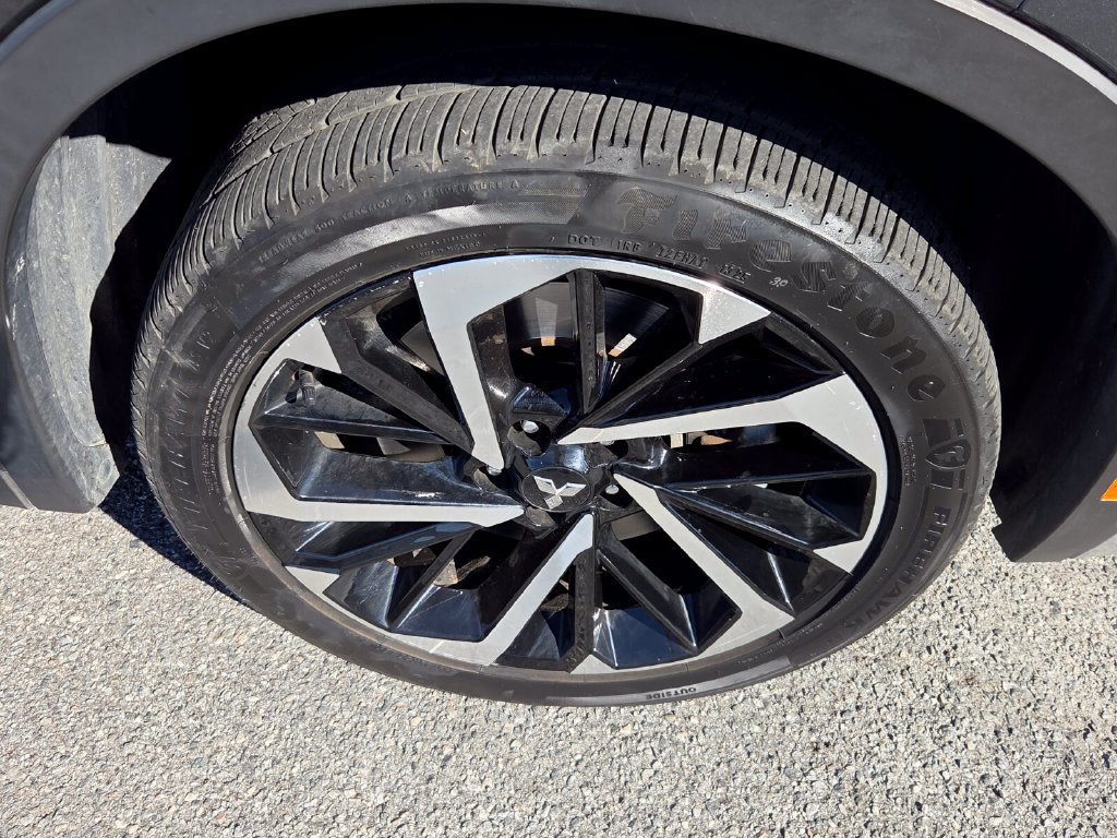 Used 2024 Mitsubishi Outlander AWD image 17