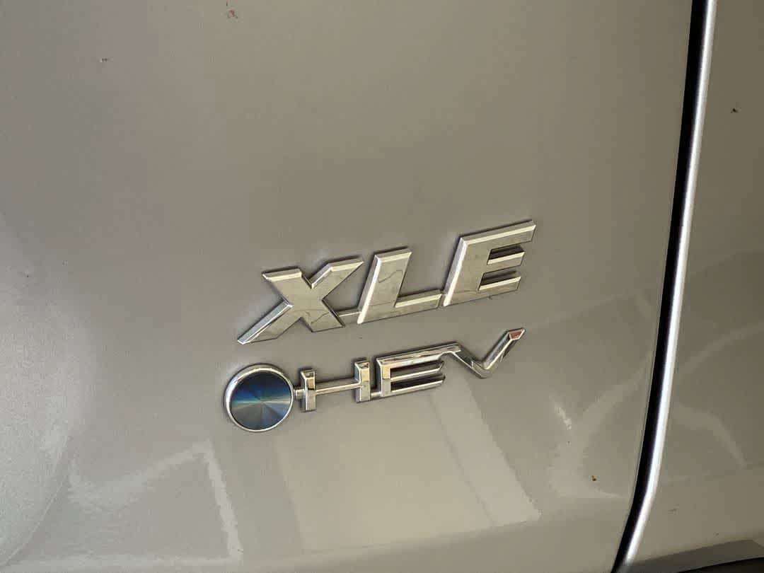 Used 2025 Toyota RAV4 XLE AWD/4WD image 12