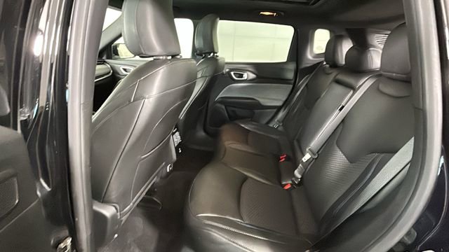 Used 2024 Jeep Compass Latitude w/ Sun and Sound Group AWD/4WD image 27
