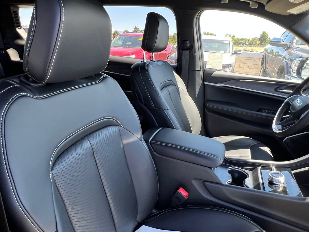 New 2026 Jeep Grand Cherokee L Limited w/ Luxury Tech Group II AWD/4WD image 14