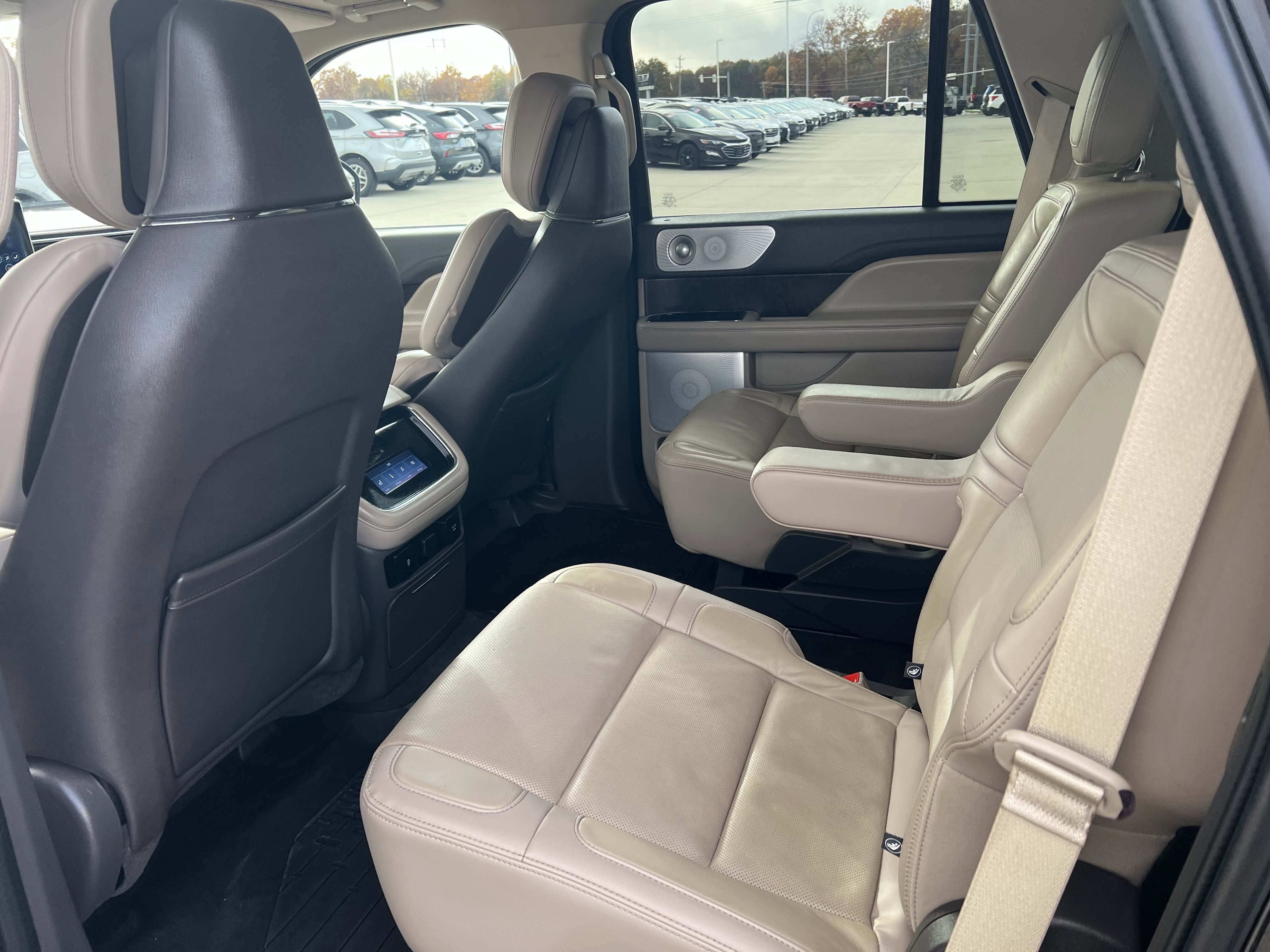 Used 2023 Lincoln Navigator Reserve image 16