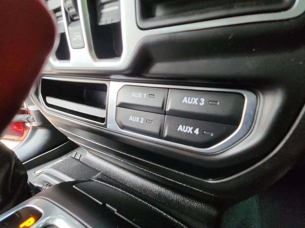 Used 2022 Jeep Wrangler Unlimited Sahara AWD/4WD image 29