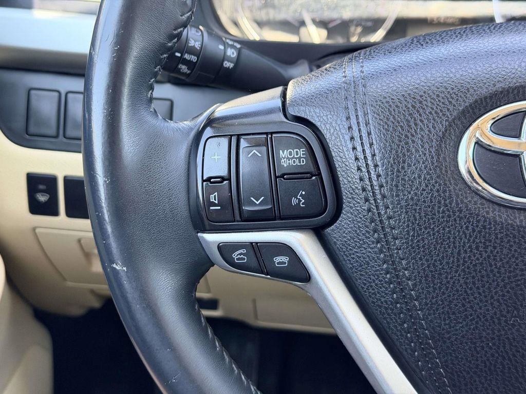 Used 2016 Toyota Highlander XLE AWD/4WD image 9