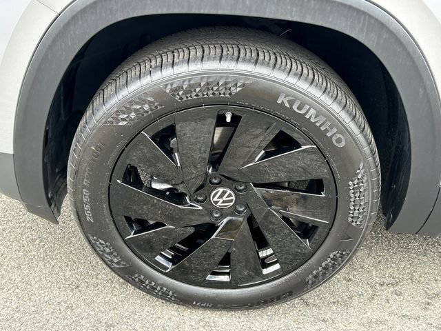 Certified 2025 Volkswagen Atlas SE w/ Black Wheel Package image 8