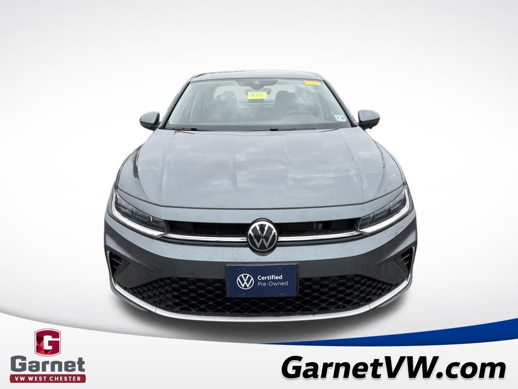 Certified 2025 Volkswagen Jetta SE w/ Black Wheel Package image 9