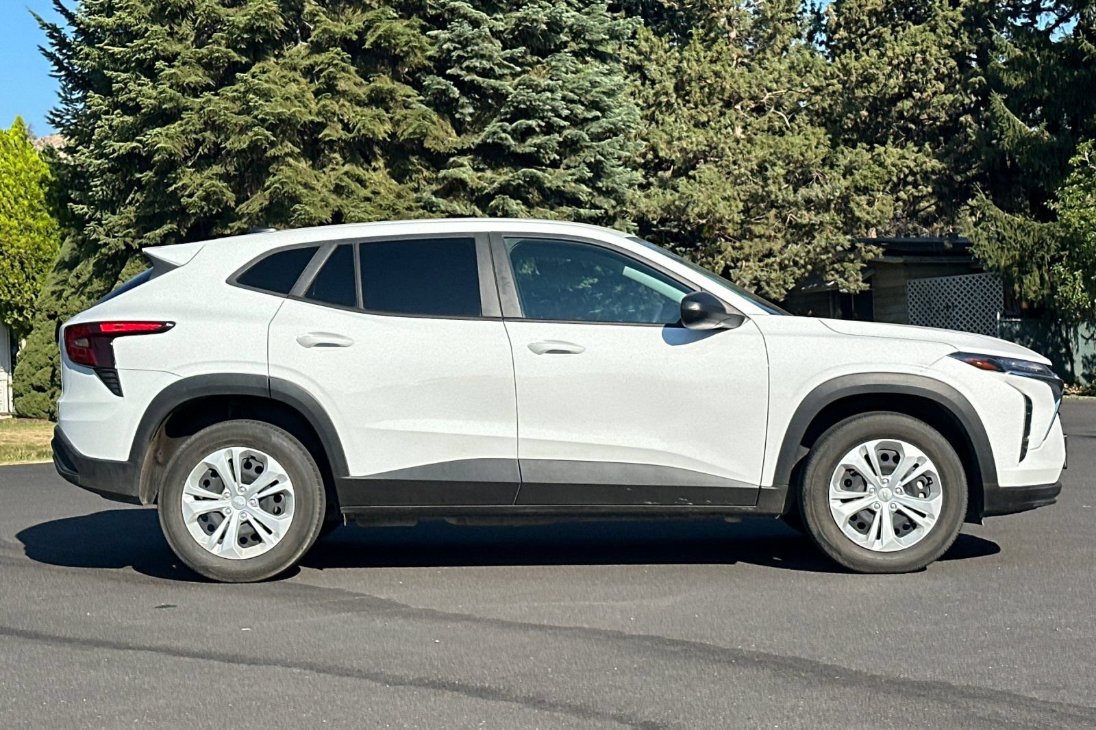 Used 2024 Chevrolet Trax LS FWD image 3