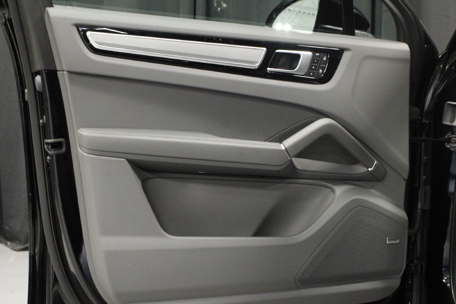 Certified 2022 Porsche Cayenne Platinum Edition AWD/4WD image 14