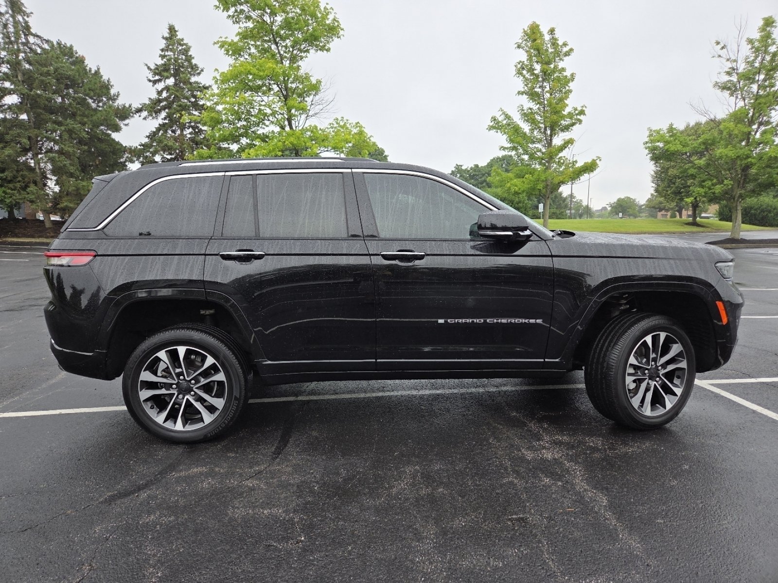 Used 2022 Jeep Grand Cherokee Overland AWD/4WD image 26