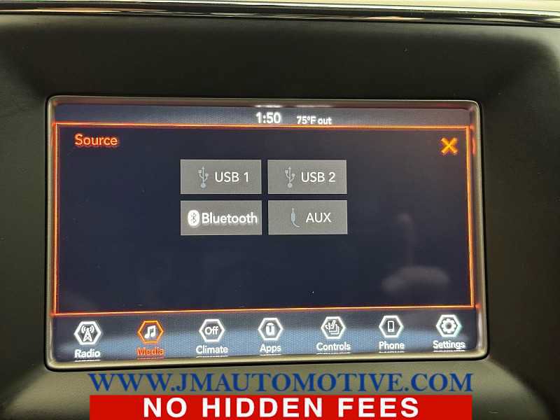 Used 2019 Jeep Grand Cherokee Laredo w/ Security & Convenience Group AWD/4WD image 24