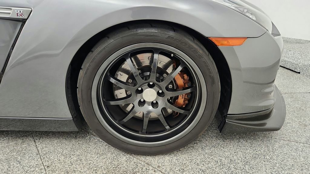 Used 2011 Nissan GT-R Premium AWD/4WD image 40