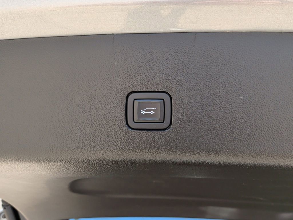 Used 2023 Chevrolet Traverse Premier w/ LPO, Floor Liner Package FWD image 38