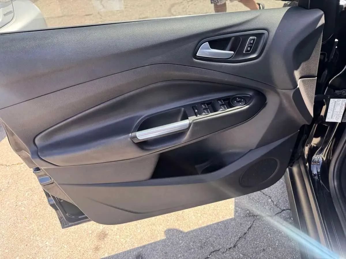 Used 2016 Ford C-MAX Energi SEL w/ Equipment Group 301A FWD image 9