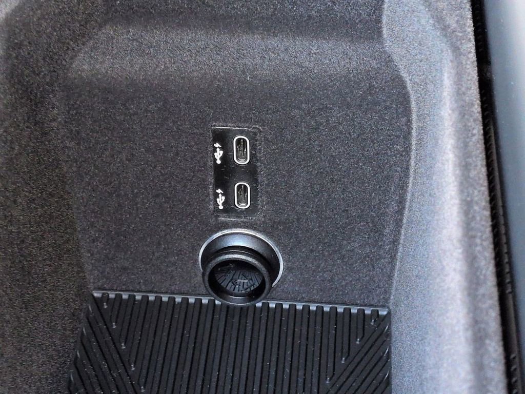 New 2026 BMW 750e xDrive w/ Executive Package image 21