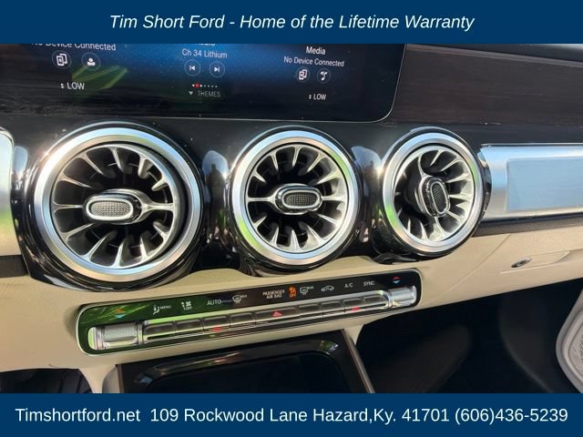 Used 2023 Mercedes-Benz GLB 250 4MATIC w/ Premium Package image 10