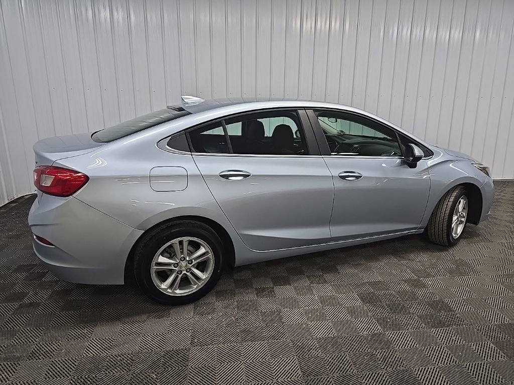 Used 2018 Chevrolet Cruze LT w/ Convenience Package image 3