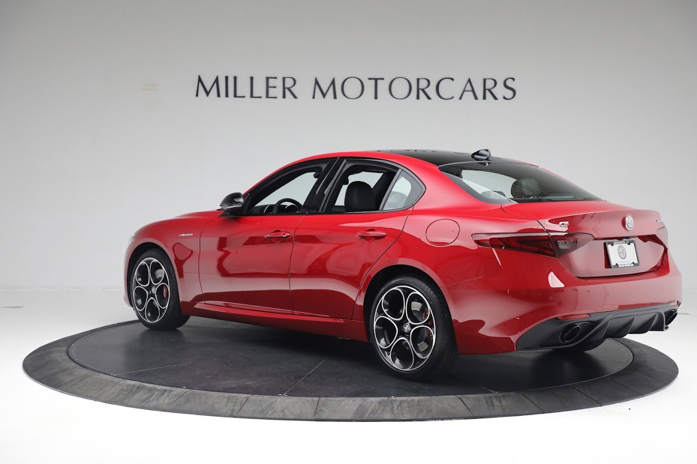 Used 2022 Alfa Romeo Giulia Veloce AWD/4WD image 4