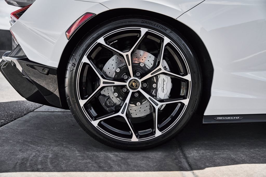 Used 2026 Lamborghini Revuelto AWD/4WD image 29