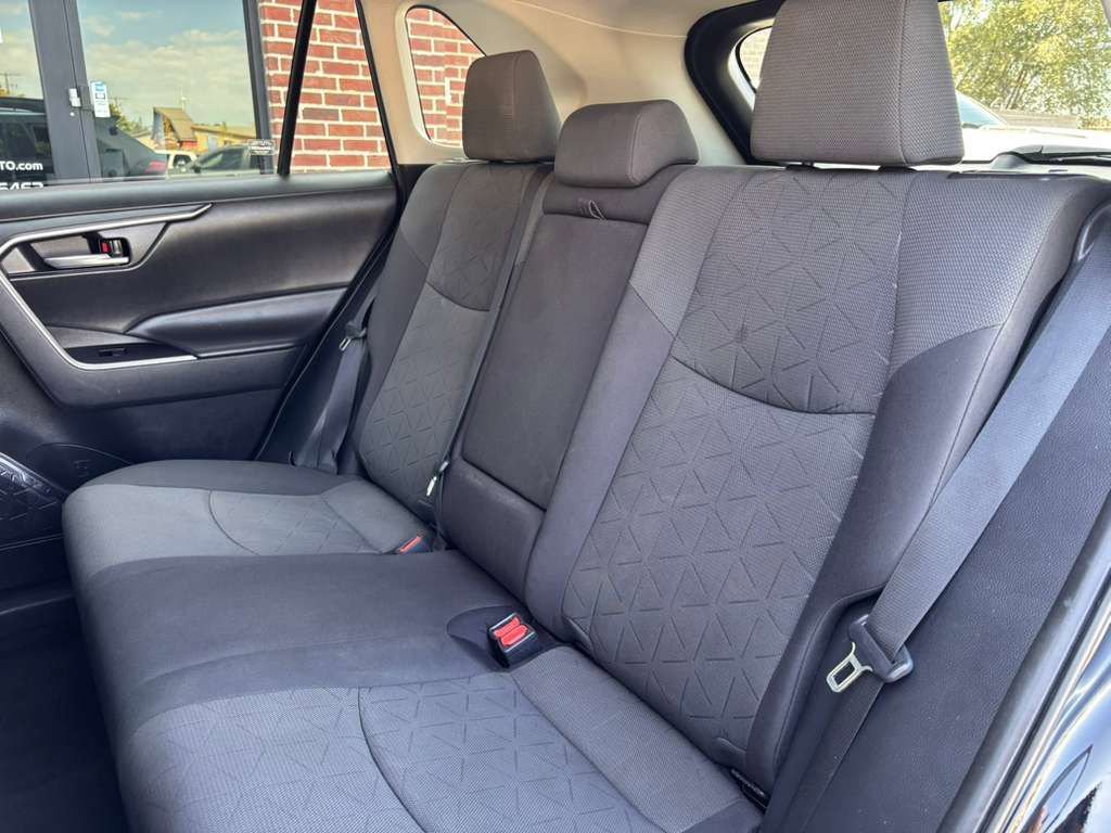Used 2021 Toyota RAV4 XLE image 21