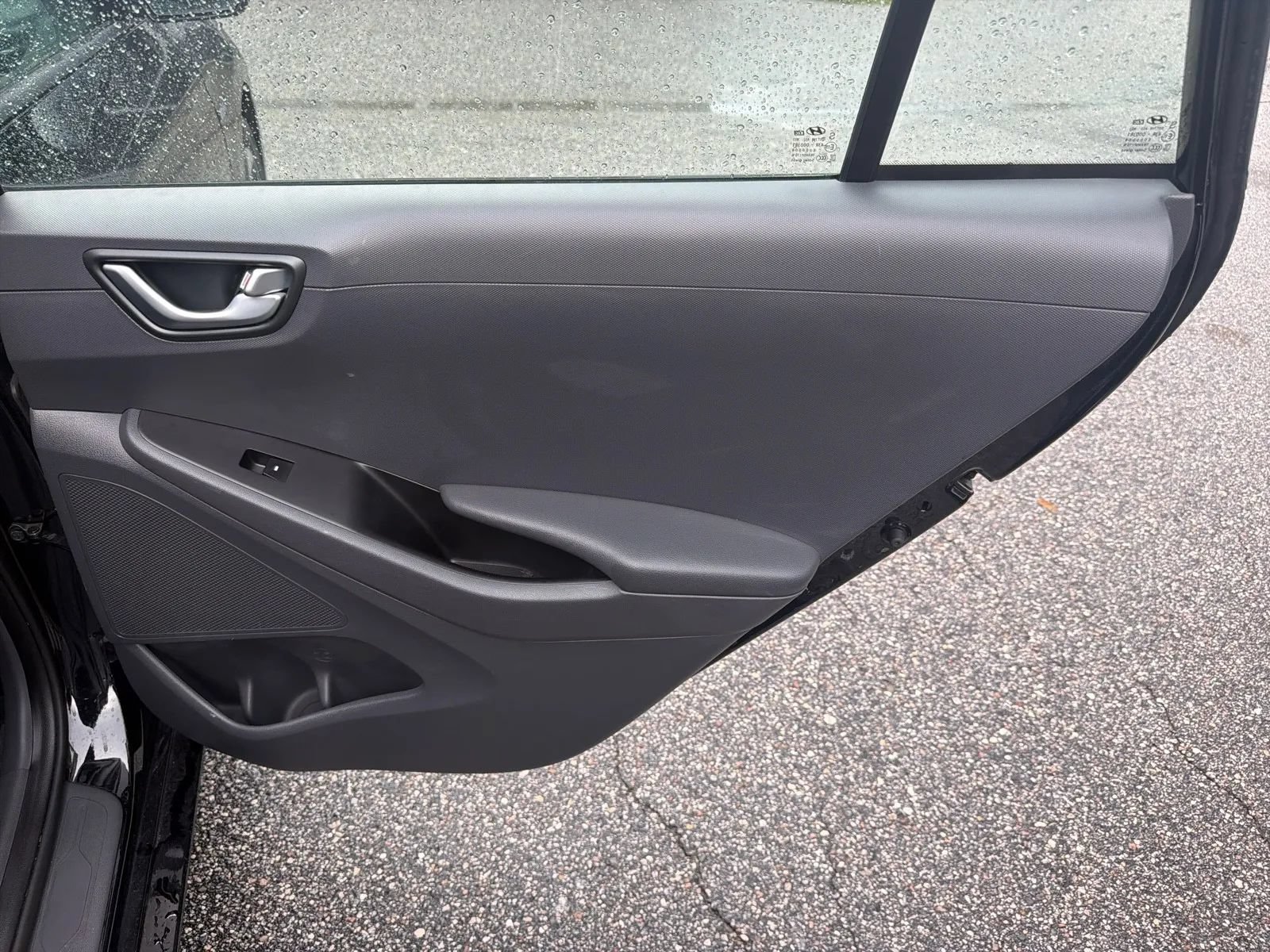 Used 2019 Hyundai Ioniq Electric FWD image 18