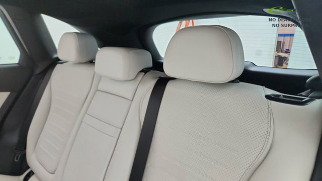 Used 2025 Mercedes-Benz GLC 350e 4MATIC w/ AMG Line image 32