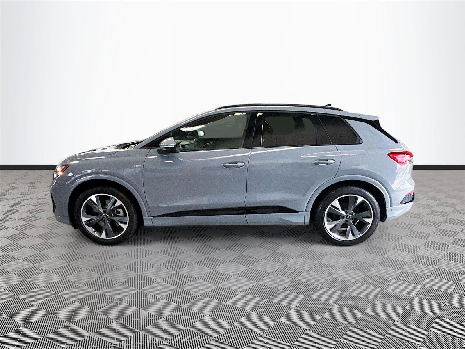 Used 2024 Audi Q4 e-tron Premium Plus w/ Premium Plus image 4