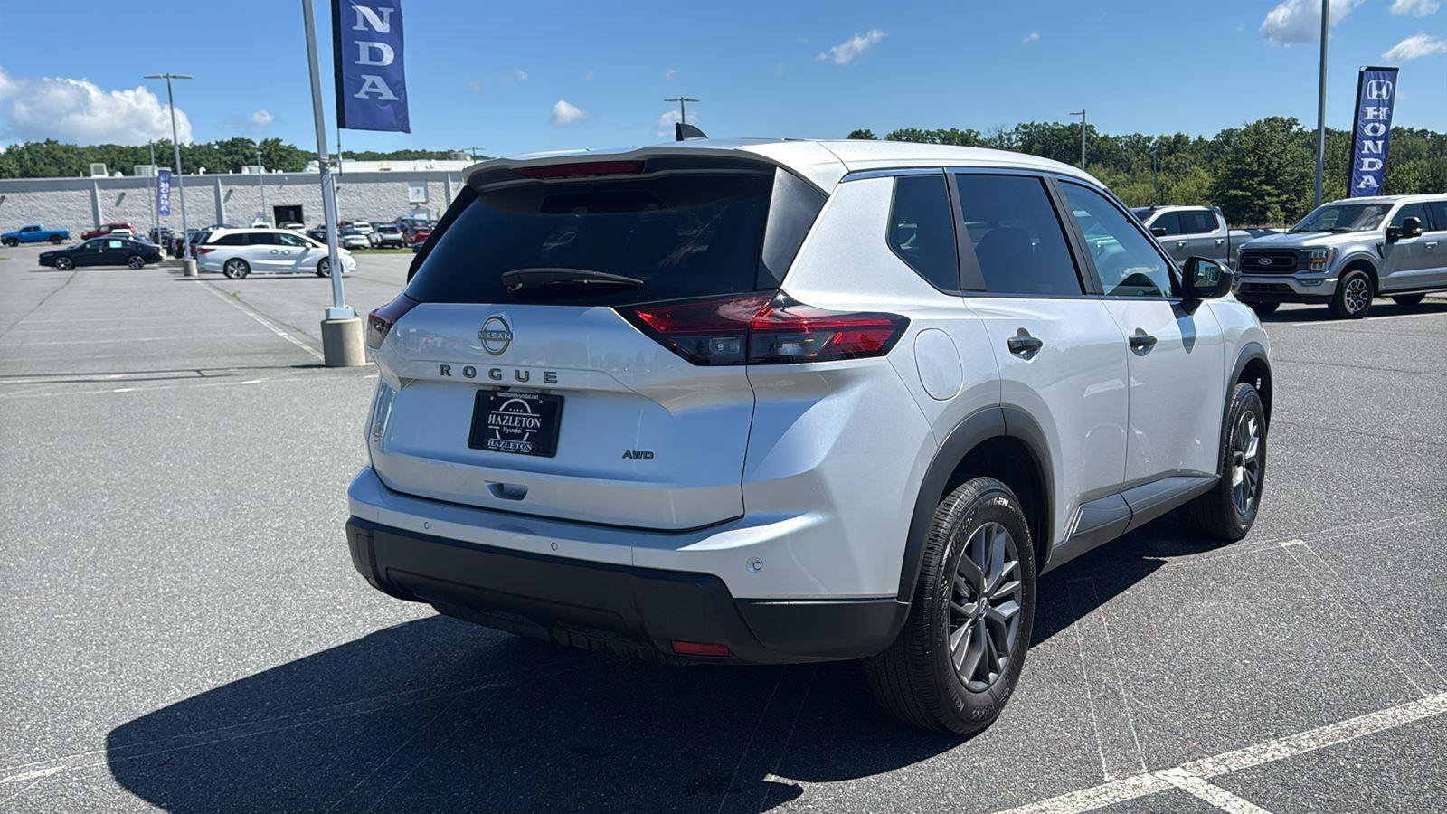 Used 2025 Nissan Rogue S AWD/4WD image 5