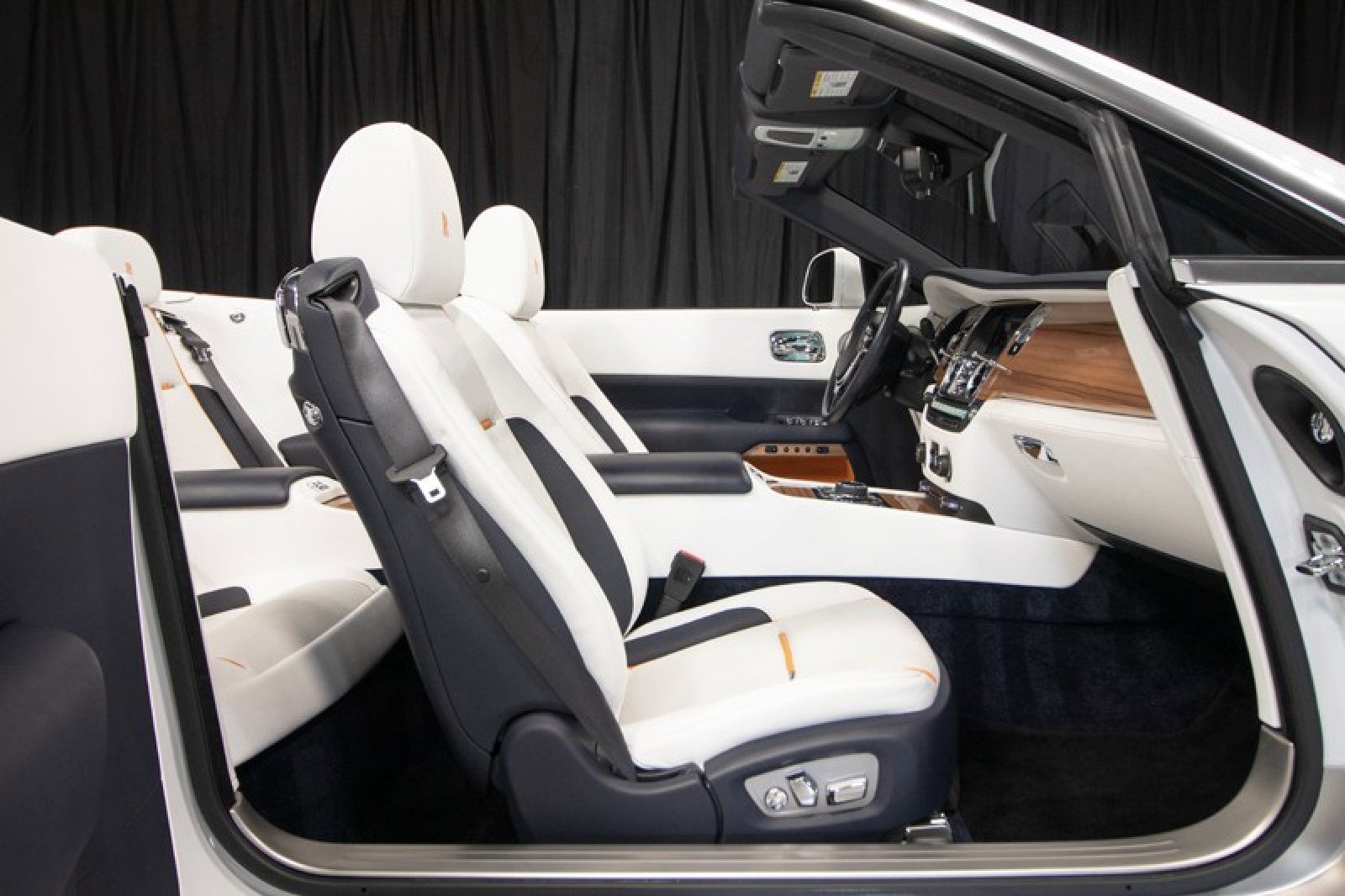 Used 2020 Rolls-Royce Dawn RWD image 47