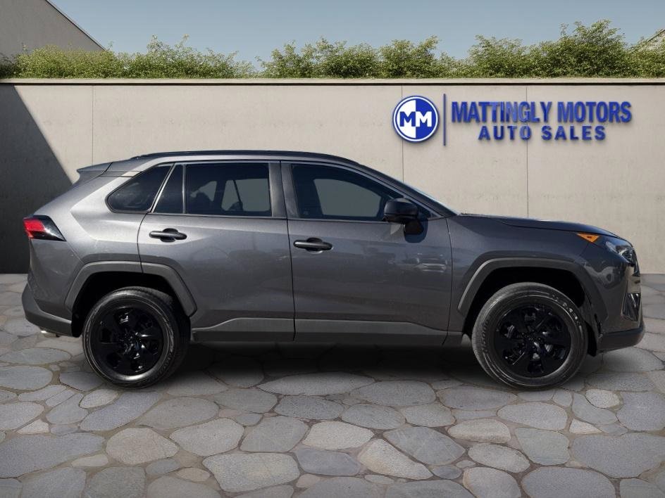 Used 2019 Toyota RAV4 LE image 2