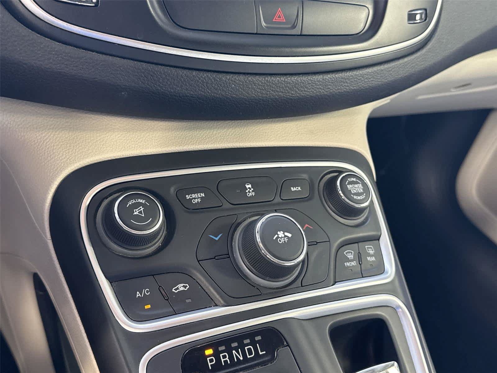 Used 2016 Chrysler 200 Limited FWD image 18
