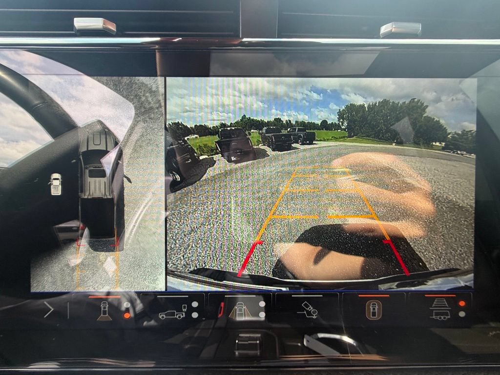Used 2025 GMC Sierra 2500 Denali AWD/4WD image 5