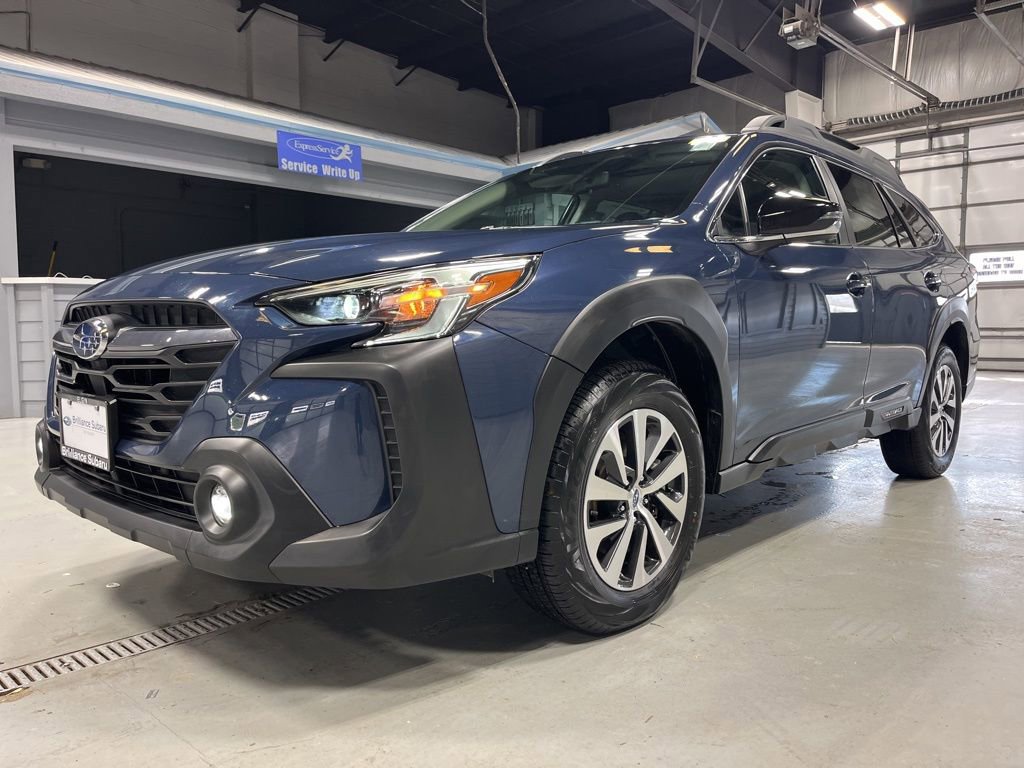 Certified 2025 Subaru Outback Premium image 4