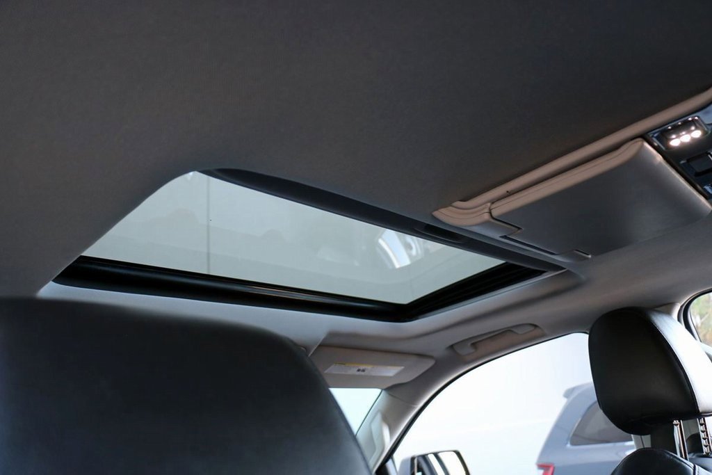 Used 2020 Cadillac Escalade ESV Premium Luxury image 31