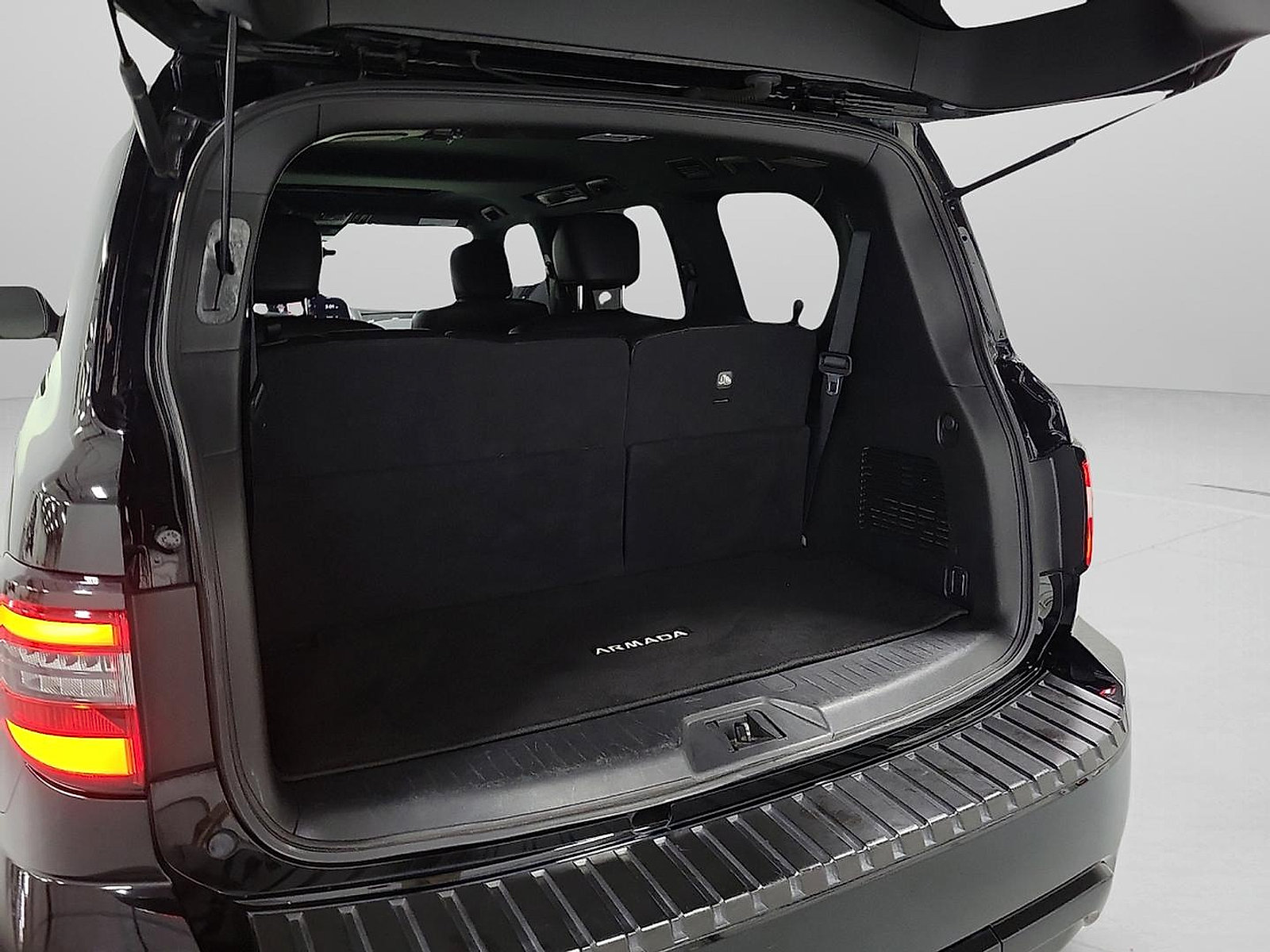 Used 2022 Nissan Armada SL w/ Midnight Edition Package RWD image 7