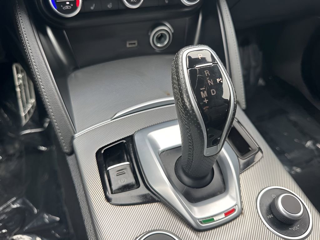 Used 2022 Alfa Romeo Stelvio Veloce image 21