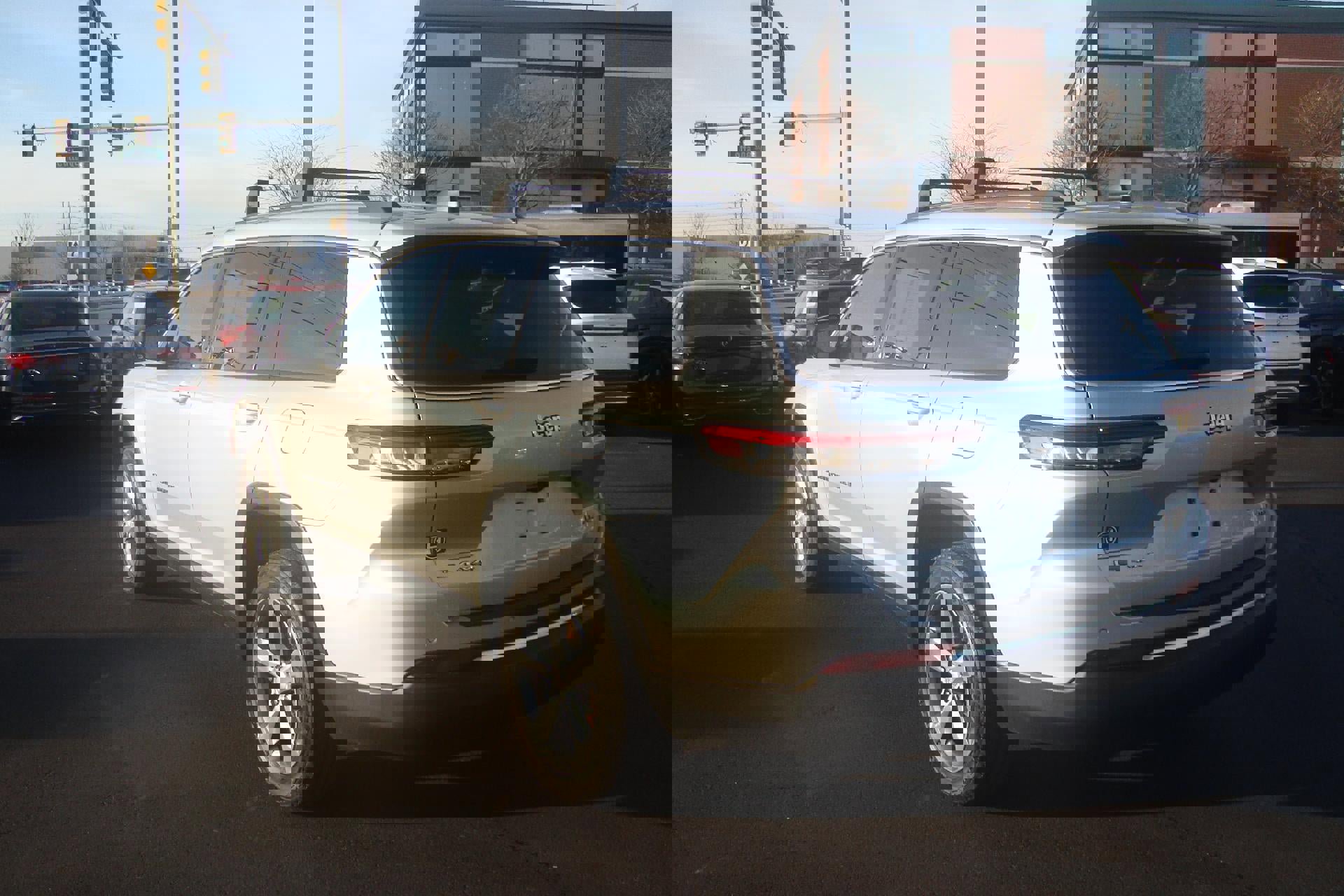 Used 2021 Jeep Grand Cherokee L Limited AWD/4WD image 6