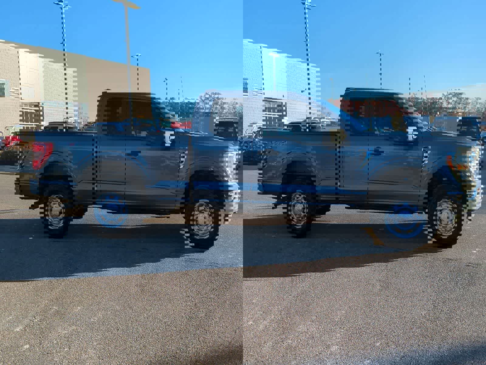 Used 2022 Ford F150 XLT w/ Trailer Tow Package image 9