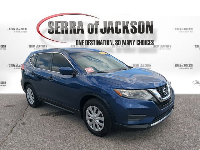 Used 2017 Nissan Rogue S image 2