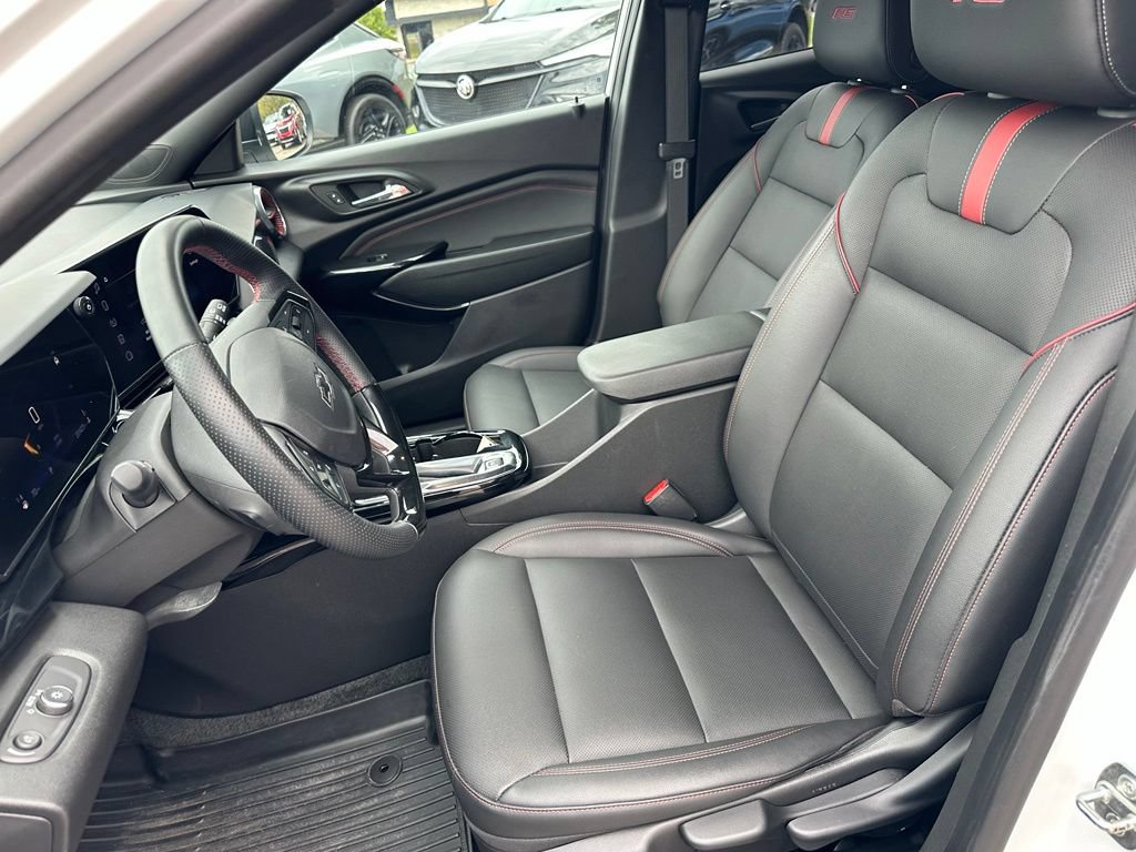 Used 2024 Chevrolet Trax RS w/ Driver Confidence Package FWD image 19