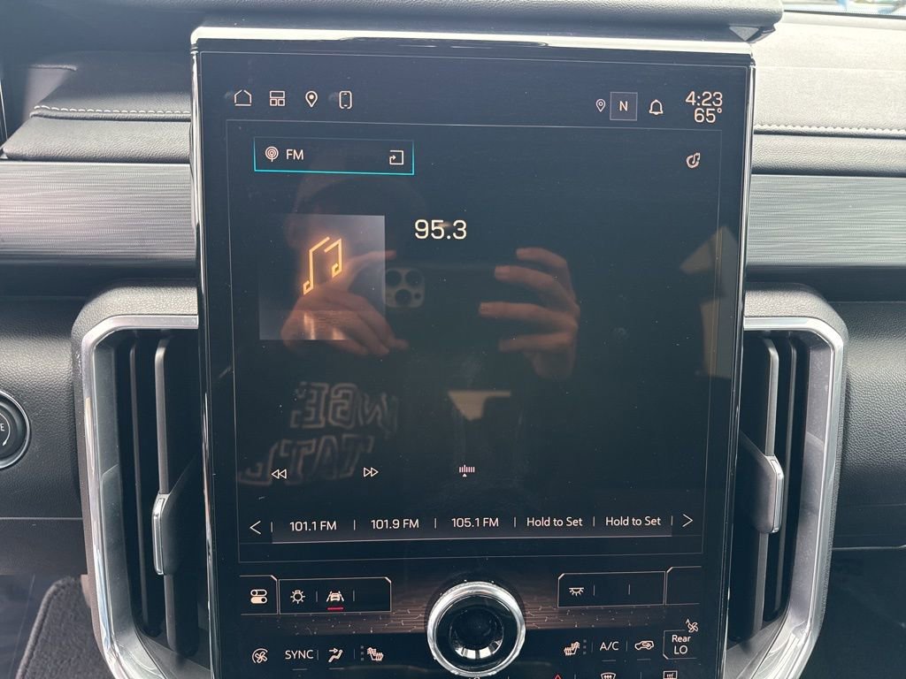 Used 2025 GMC Acadia Elevation FWD image 19